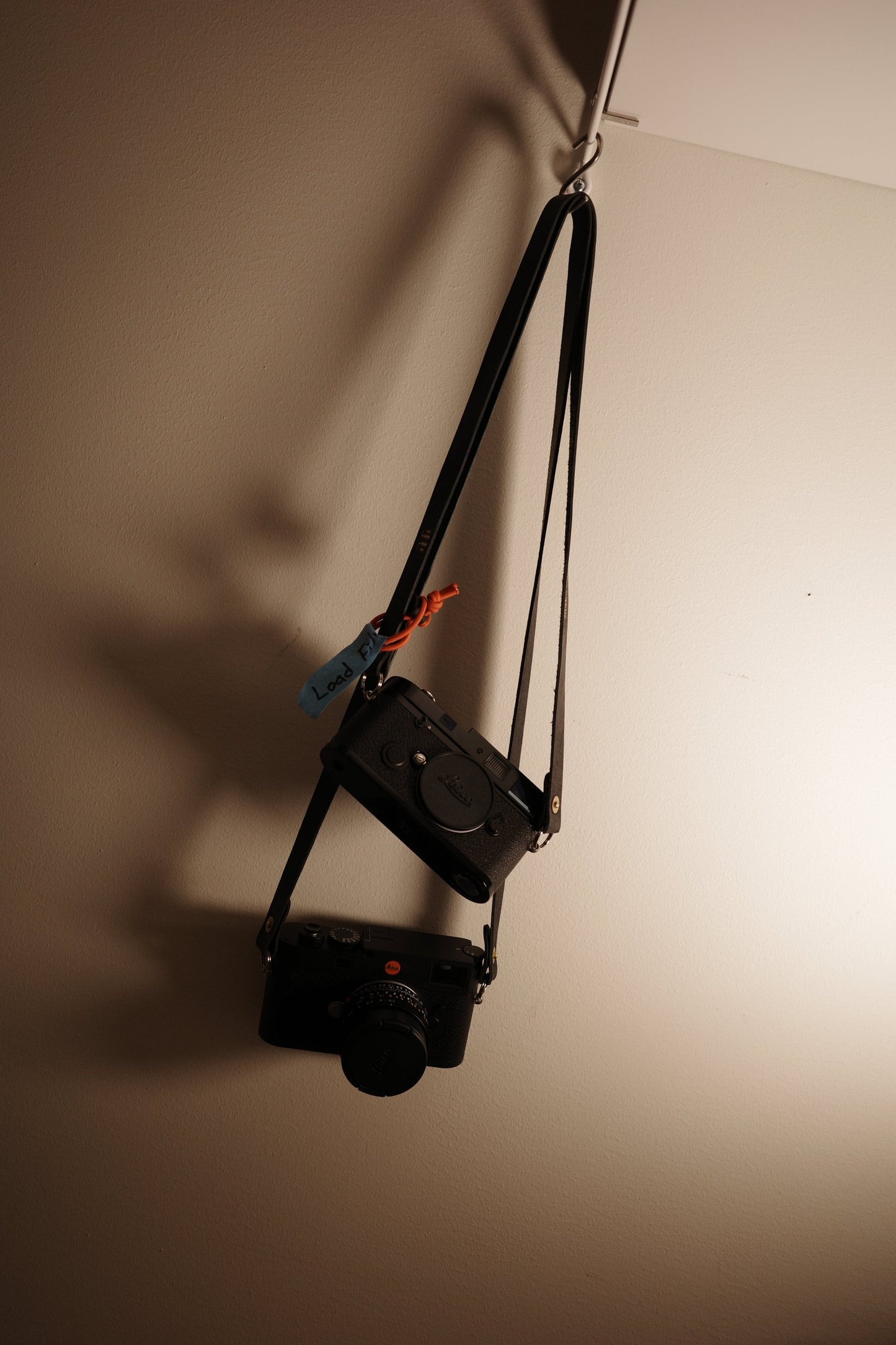 Camera strap wide - black rivited
