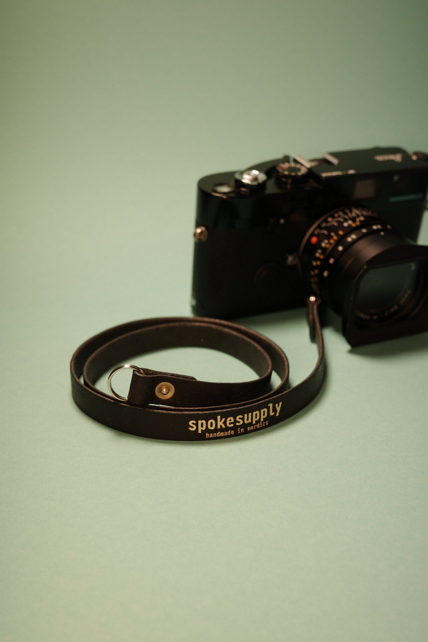 Camera strap skinny - black riveted