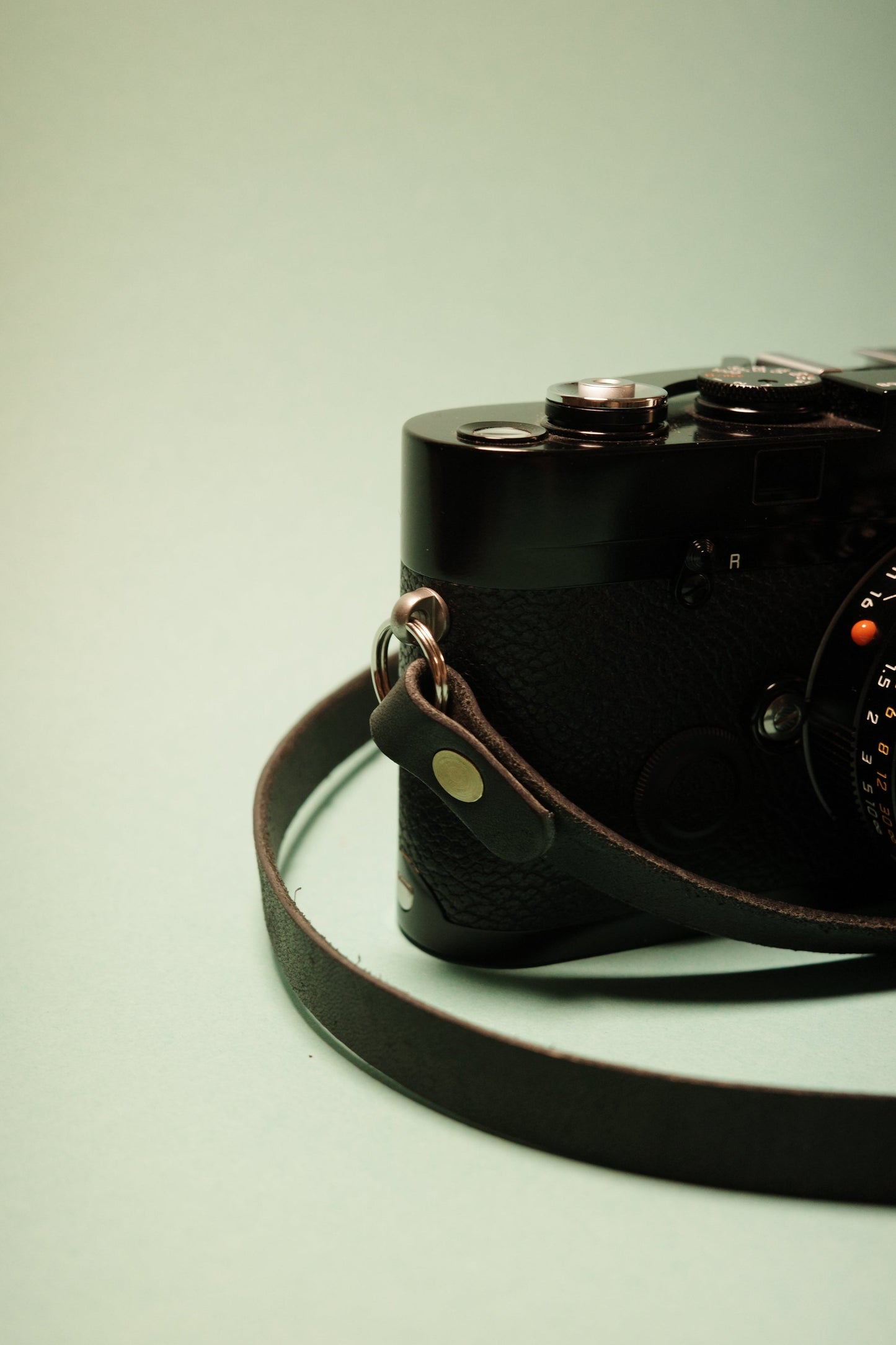 Camera strap skinny - black riveted