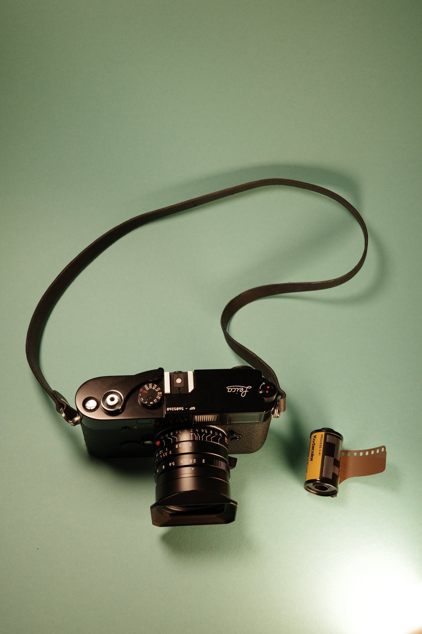 Camera strap skinny - black riveted